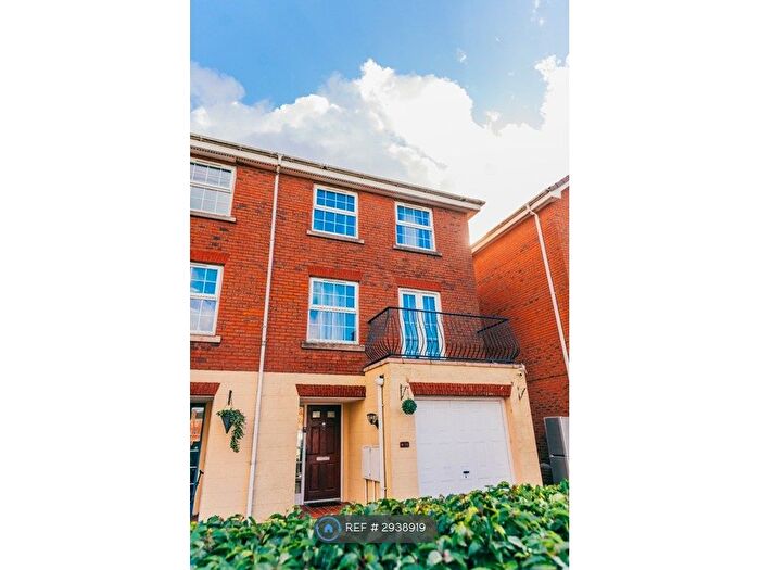 4 Bedroom End Of Terrace House To Rent In Beaufort Square, Cardiff, CF24