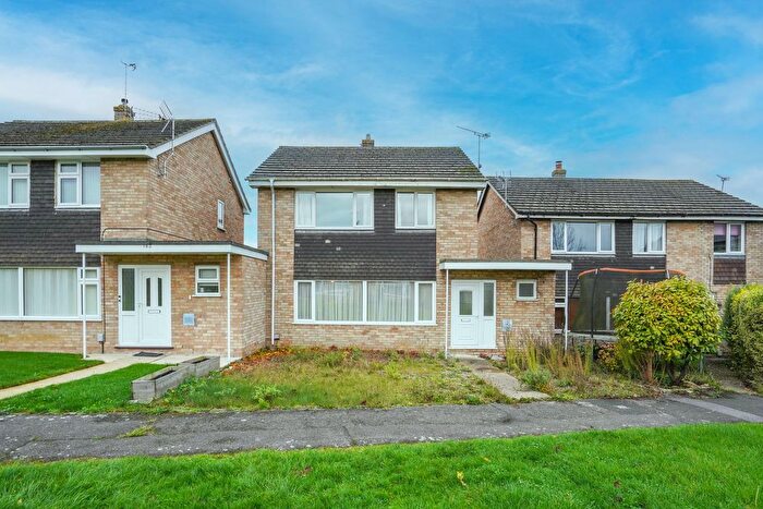 3 Bedroom Link Detached House For Sale In Farmers Close, Witney, OX28