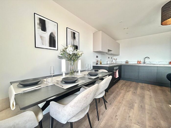 2 Bedroom Flat For Sale In Chalkwell Heights, Westcliff-On-Sea, SS0