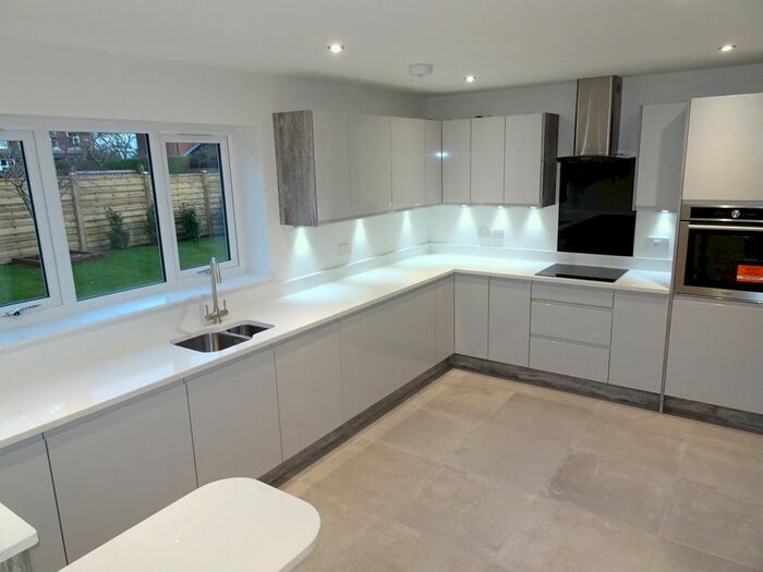 2 Bedroom Detached Bungalow To Rent In Brecon Rise, Wickersley, Rotherham, S66