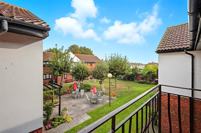 1 Bedroom Apartment For Sale In High Street, Great Wakering, Southend-on-Sea, Essex, SS3