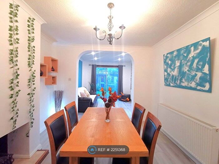 2 Bedroom Maisonette To Rent In Redfern Avenue, Whitton, TW4