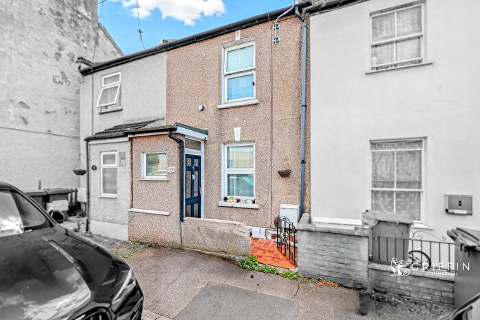 2 Bedroom Terraced House For Sale In Church Street, Grays, RM17