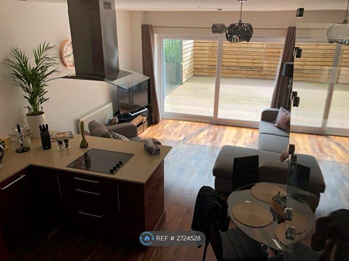 2 Bedroom Flat To Rent In Flamsteed Close, Cambridge, CB1