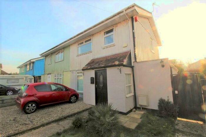 4 Bedroom Semi-Detached House To Rent In Richenda Close, Norwich, NR5