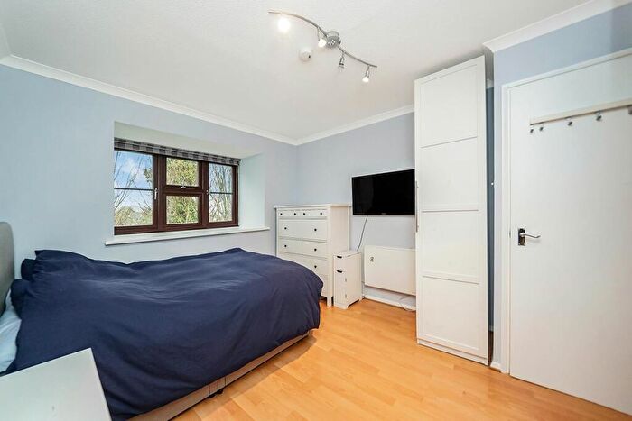 1 Bedroom Flat To Rent In Orchid Close, Abridge, RM4