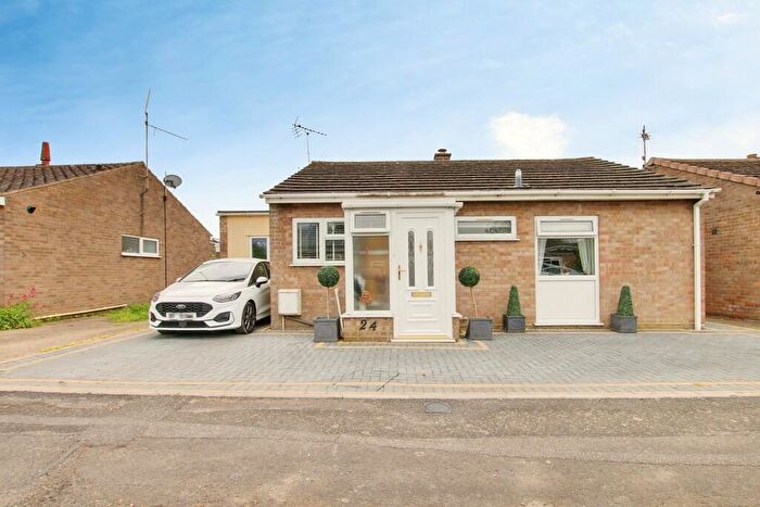 2 Bedroom Detached Bungalow For Sale In Ash Grove, Chatteris, PE16