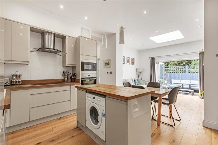 2 Bedroom Flat For Sale In Chatsworth Road, CR0