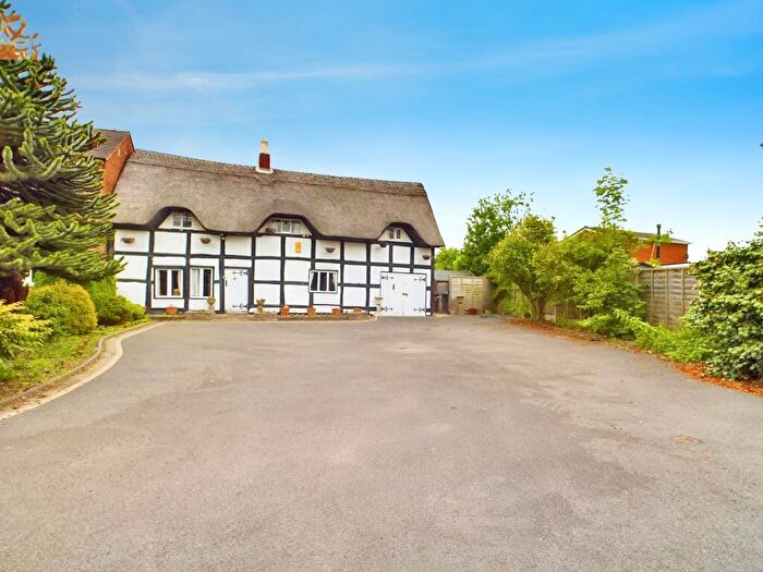 4 Bedroom Character Property For Sale In Post Office Road, Alrewas, Burton Upon Trent, DE13