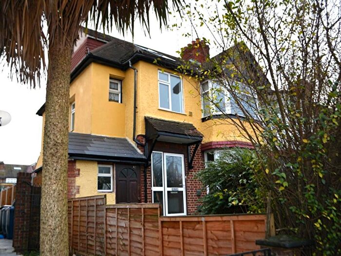 5 Bedroom Apartment For Sale In Waverley Gardens, London, NW10