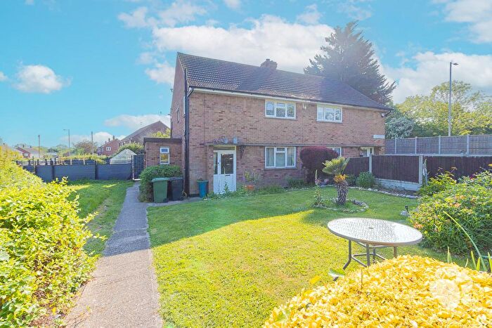 1 Bedroom Maisonette For Sale In Moss Drive, Basildon, SS16