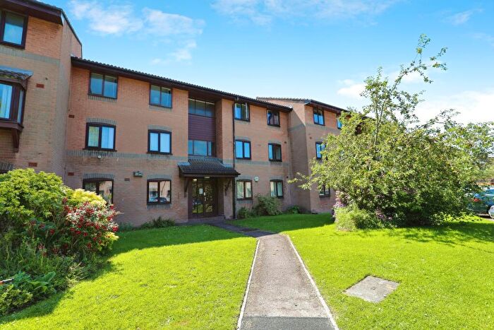 2 Bedroom Flat To Rent In Minster Court, L7