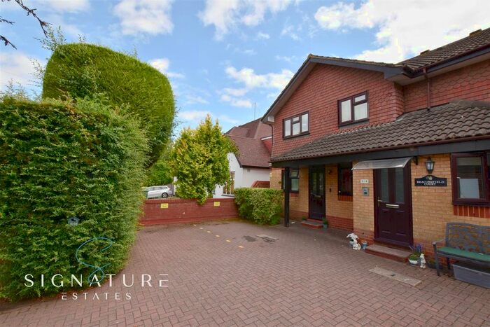 1 Bedroom Flat To Rent In Beaconsfield Court, Horseshoe Lane, Watford, WD25