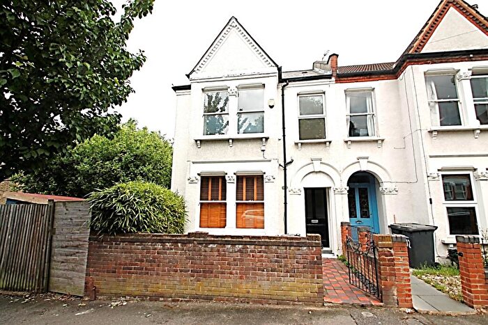 3 Bedroom Flat To Rent In Byne Road, Sydenham, SE26