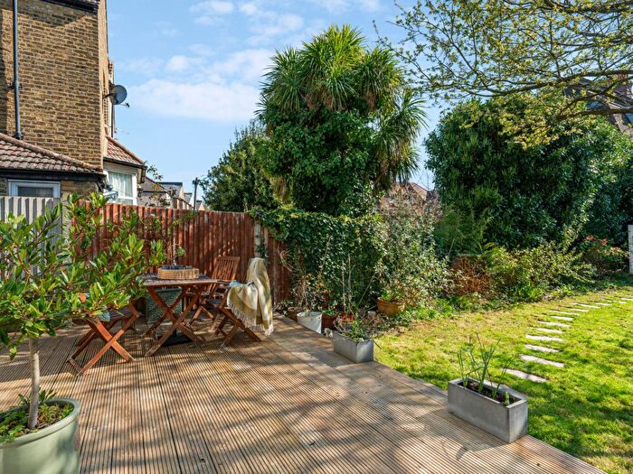3 Bedroom Semi Detached House For Sale In Gleneldon Road, London, SW16