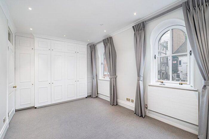 3 Bedroom Flat To Rent In Ormond Yard, St. James's, London, SW1Y