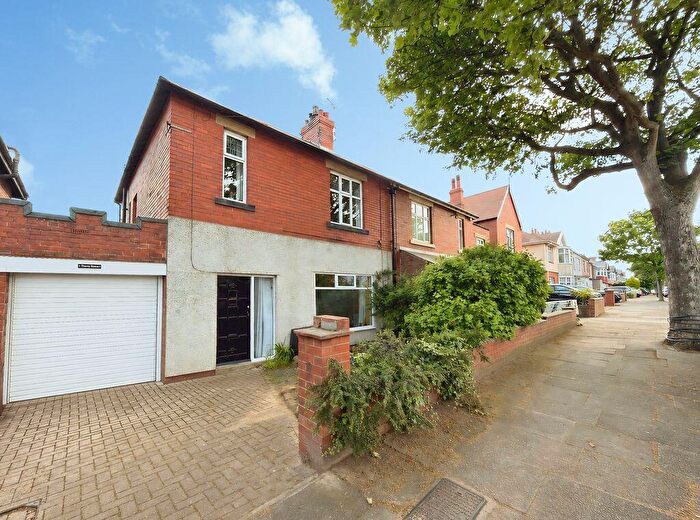 3 Bedroom Semi Detached House For Sale In Hillcrest, Whitley Bay, NE25
