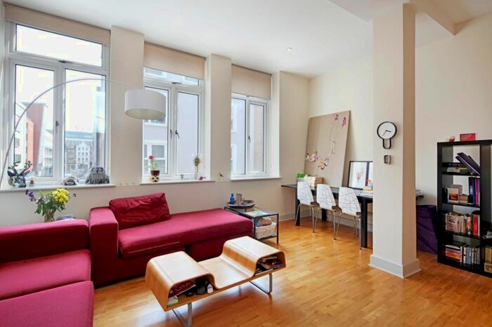 2 Bedroom Flat To Rent In Munro House, St. Cross Street, London, EC1N