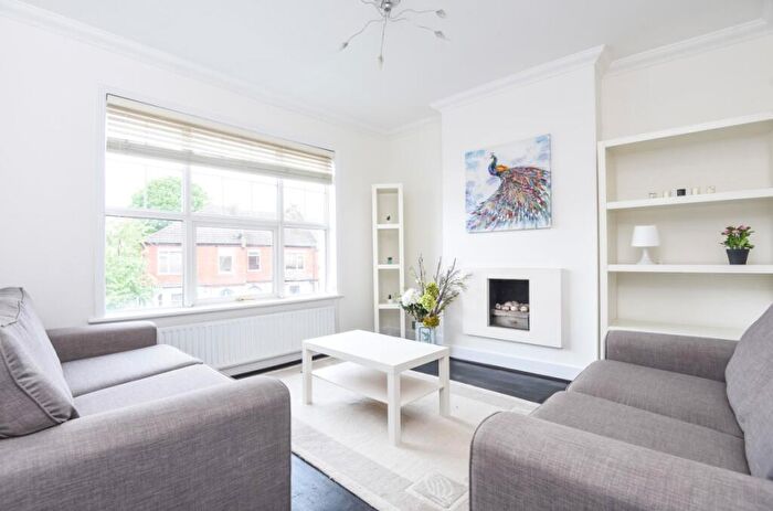 2 Bedroom Maisonette To Rent In Radbourne Road, Balham, London, SW12