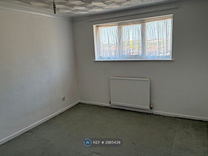 3 Bedroom End Of Terrace House To Rent In Wiltshire Close, Chatham, ME5