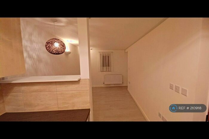 Studio To Rent In Weald Lane, London, HA3