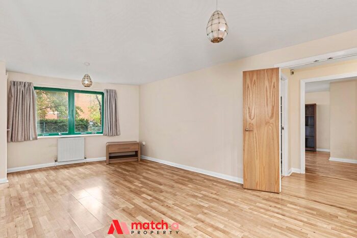 2 Bedroom Flat For Sale In Greenford Road, Greenford, UB6