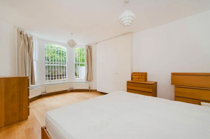 2 Bedroom Flat To Rent In Sinclair Road, Brook Green, London, W14