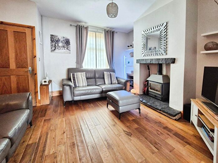 2 Bedroom Terraced House For Sale In Oldham Road, Oldham, OL4