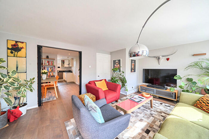 3 Bedroom Flat For Sale In Alexandra Park Road, London, N10