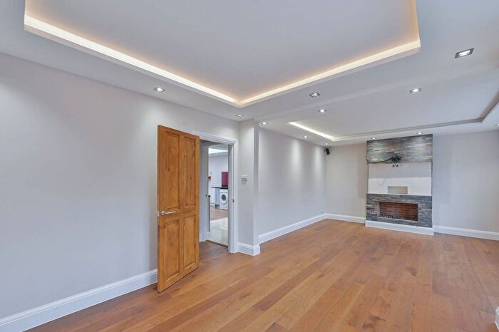 4 Bedroom Property To Rent In Daffodil Street, Shepherd's Bush, London, W12