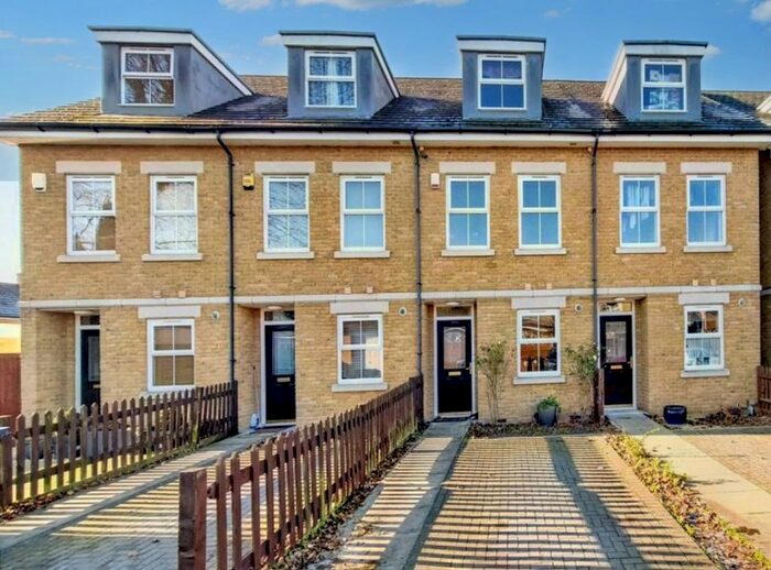 4 Bedroom Town House To Rent In Clay Lane, Harrow, HA3