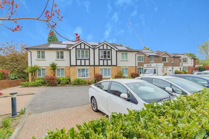 1 Bedroom Apartment To Rent In Dene Court, CR3