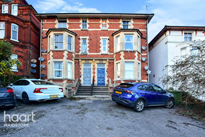 1 Bedroom Apartment For Sale In Buckland Hill, Maidstone, ME16