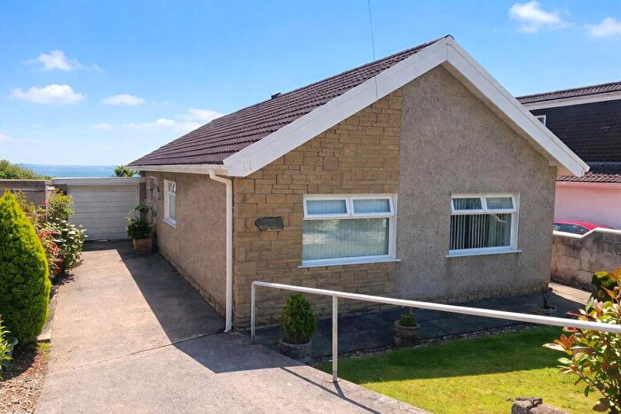 3 Bedroom Bungalow For Sale In Linden Way, Porthcawl, CF36