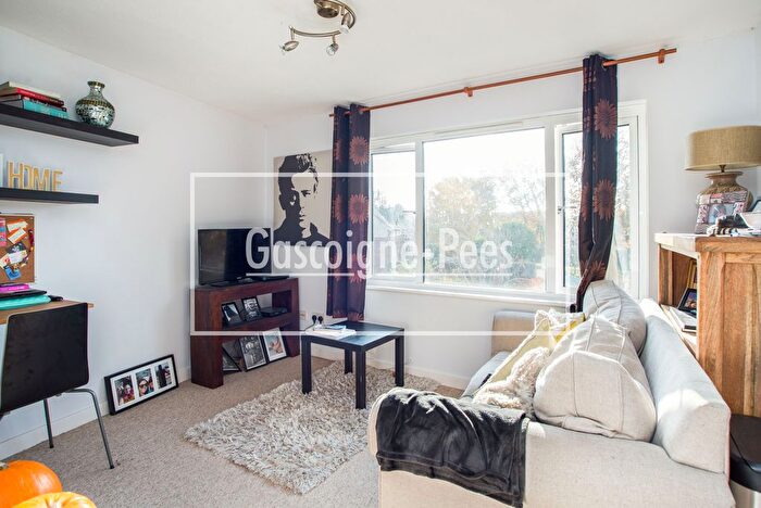 1 Bedroom Flat To Rent In Pankhurst Road, Walton-On-Thames, KT12