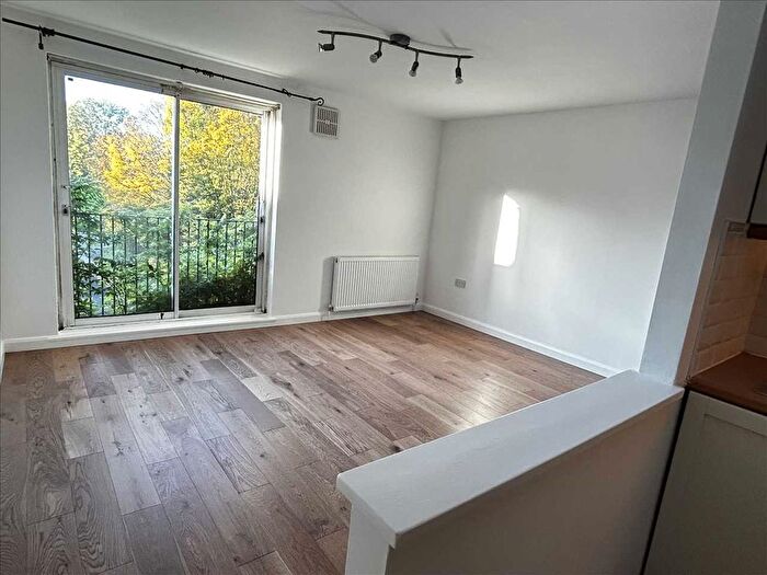 2 Bedroom Flat To Rent In Commondale, Putney, SW15