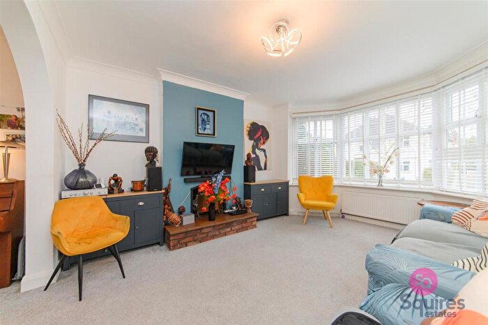 3 Bedroom Terraced House For Sale In Grosvenor Road, London, N3