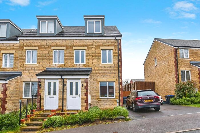 3 Bedroom End Of Terrace House For Sale In Clutterbuck Close, Chippenham, SN15