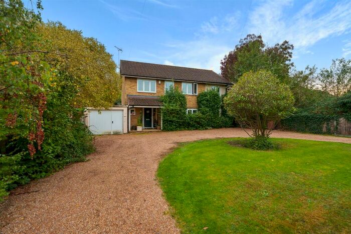 4 Bedroom Detached House For Sale In Lower Farm Road, Effingham, KT24