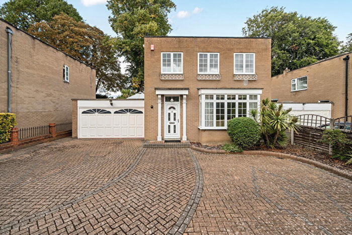 4 Bedroom Detached House For Sale In Kinnaird Close, Bromley, BR1