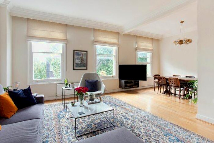 2 Bedroom Flat To Rent In Vicarage Gate, London, W8