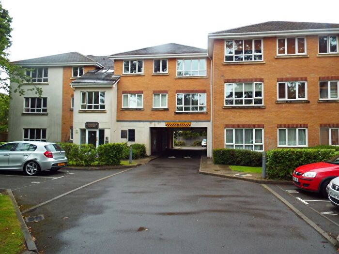 2 Bedroom Flat To Rent In Langley Court, Crawley, RH10