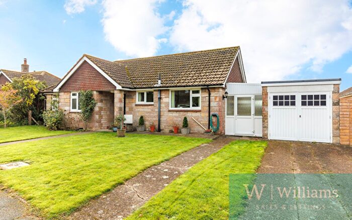 3 Bedroom Bungalow For Sale In Beechcroft Drive, Wootton Bridge, Ryde, Isle Of Wight, PO33