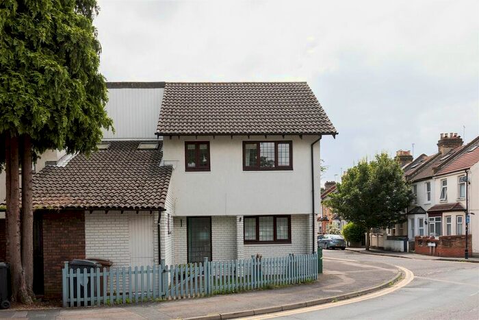 3 Bedroom End Of Terrace House To Rent In Netley Road, London, E17