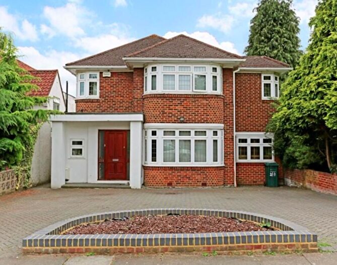 5 Bedroom Detached House To Rent In Edgwarebury Lane, Edgware, HA8