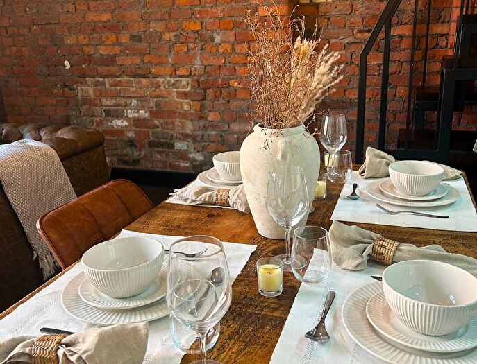 2 Bedroom Apartment To Rent In Portland Street, Basil House, M1