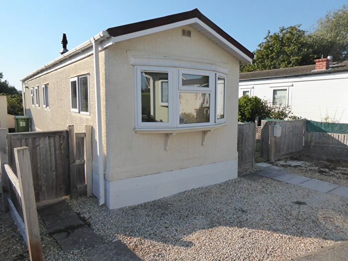 1 Bedroom Park Home For Sale In Meadow Park, Sherfield-On-Loddon, Basingstoke, Hampshire, RG27