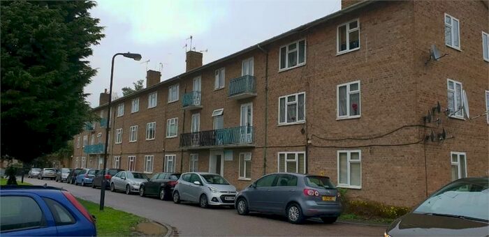 2 Bedroom Flat To Rent In Pinner Grove, Pinner, HA5