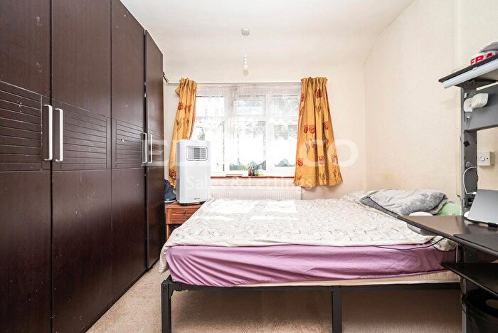 3 Bedroom End Of Terrace House For Sale In Charlton Road, Kenton, Harrow, HA3