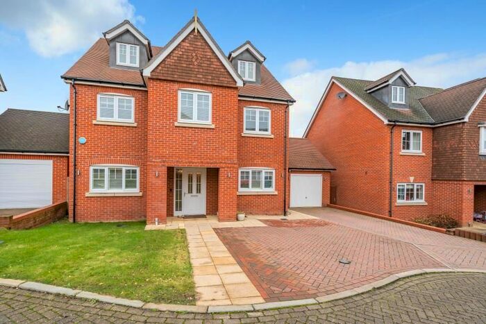 5 Bedroom Detached House To Rent In The Croft, Ash Green, Aldershot, GU12